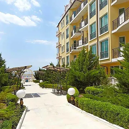 Hotel Amore Beach Апартхотел 4*